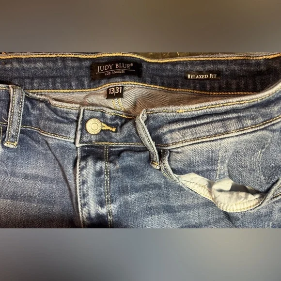 Judy Blue Relaxed Fit Jeans Size 13/31 Distressed Mid Rise Medium Wash Stretch - Picture 4 of 5
